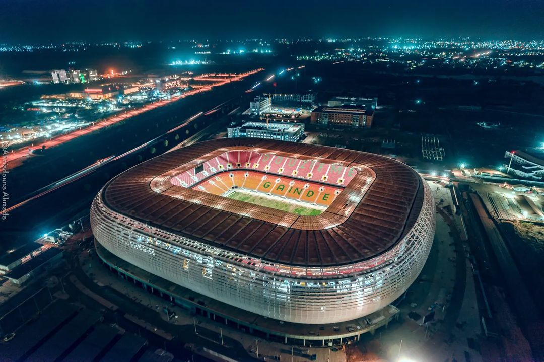 Stade Abdoulaye Wade de Diamniadio, vue aérienne nocturne