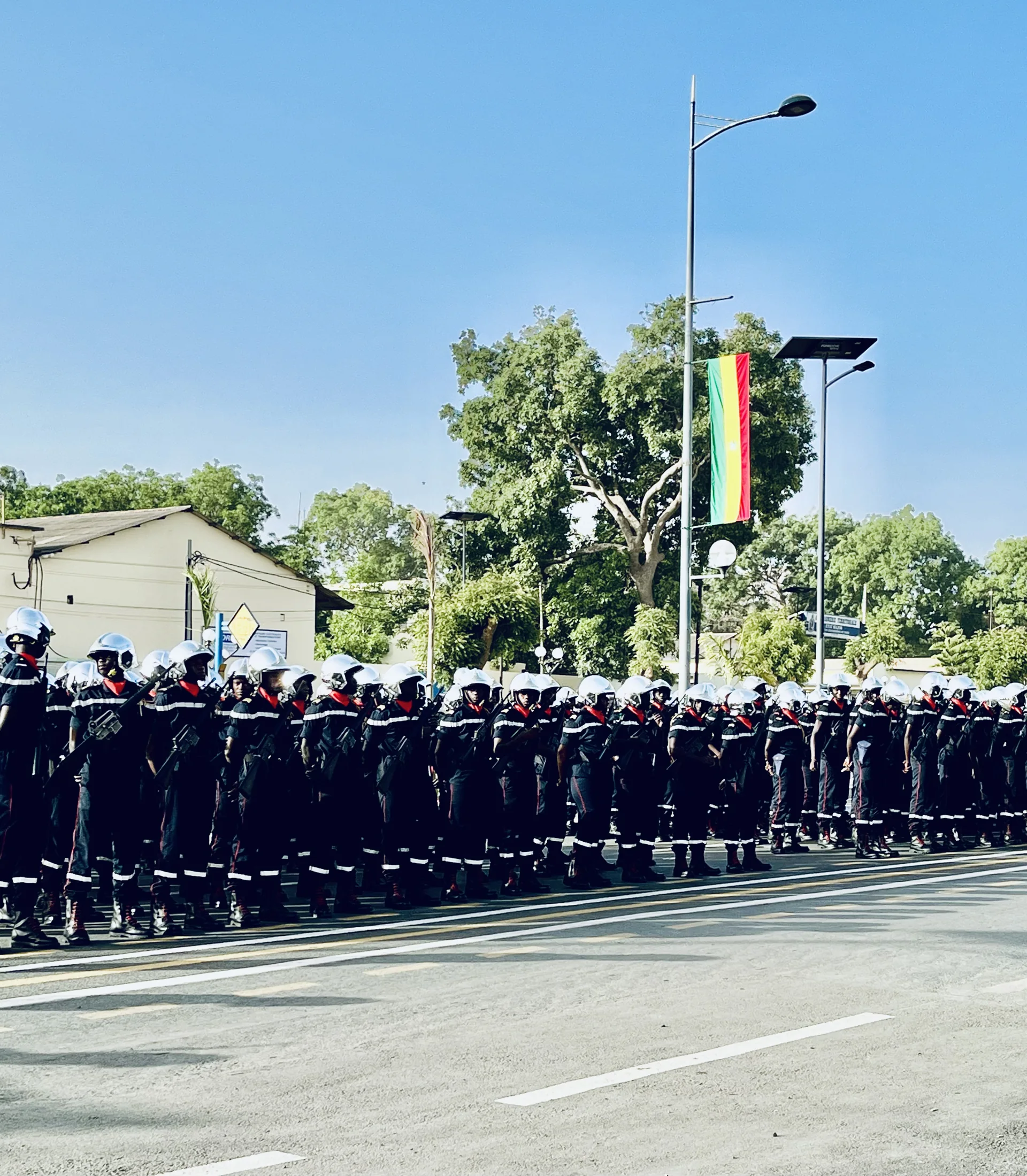 Sapeurs-pompiers — Formation au défilé de Thiès